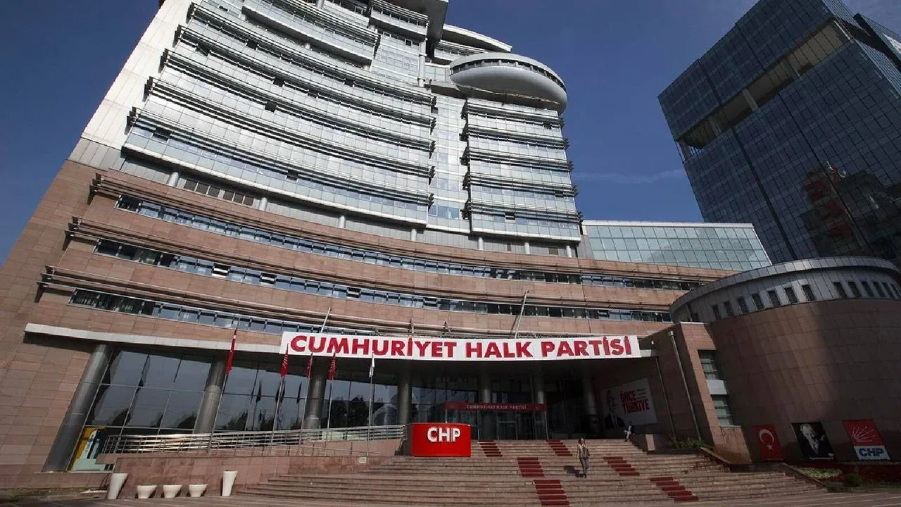 CHP'de Kritik MYK Toplantısı: Kurultay ve İhraç Gündemi CHP'de Kritik MYK Toplantısı: Kurultay ve İhraç Gündemi