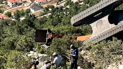 Antalya Akseki'de iş makinesi 60 metrelik uçuruma düştü: Operatör Hasan B. kurtarıldı