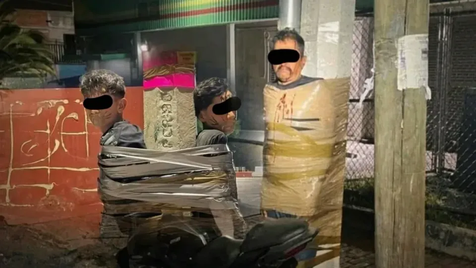 Meksika'da 'Sokak Adaleti' Şoku: Şüphelileri Direklere Bağlayan Gizemli Figür görseli