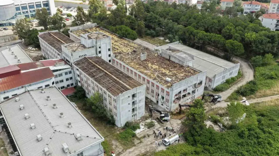 Sinop'ta Eski SSK Hastanesi Yıkılıyor: Yeni Sağlık Tesisi Planı Başladı görseli