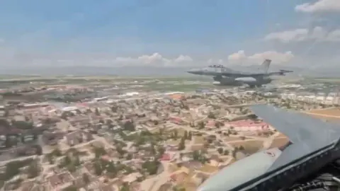 MSB'den Erzurum Kongresi'ne Özel F-16 Selamlama Uçuşu