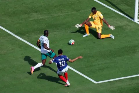 Fransa Dünya Kupası'na Mbappe'li Galibiyetle Başladı: Senegal 3-1