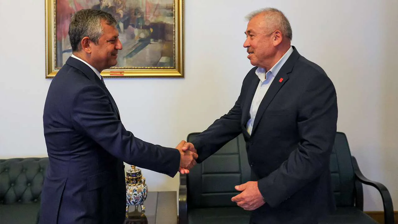 CHP Yozgat Teşkilatı Özgür Özel ile Buluştu: Şehre Ziyaret Sinyali CHP Yozgat Teşkilatı Özgür Özel ile Buluştu: Şehre Ziyaret Sinyali