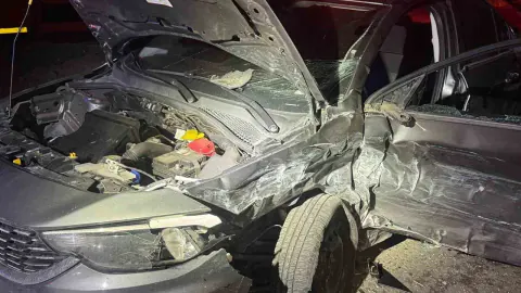 Batman girişinde otomobil şarampole yuvarlandı: Sürücü itfaiye tarafından kurtarıldı