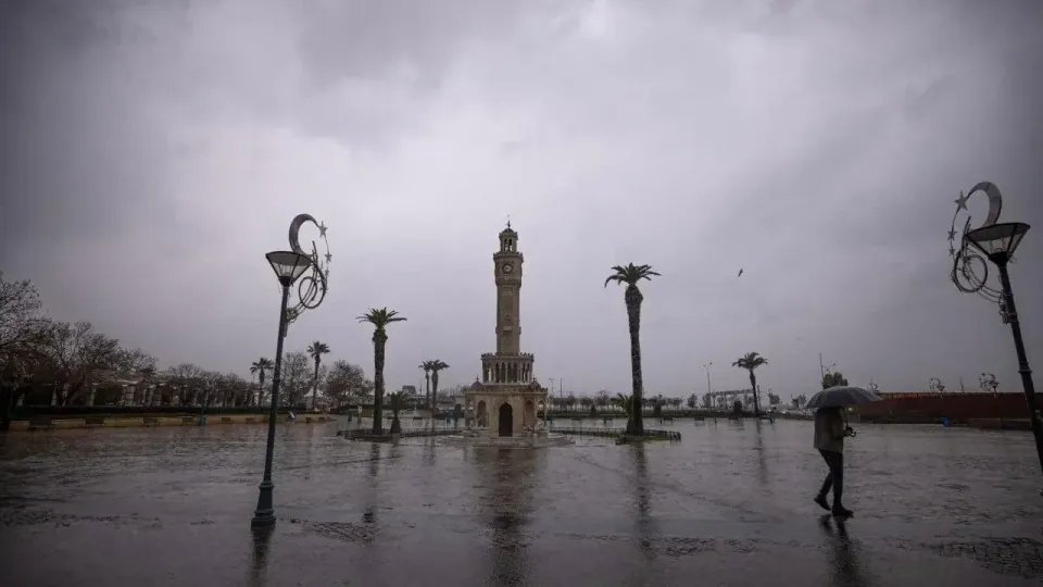 İzmir'de sağanak yağış uyarısı: Çarşamba günü riskli, MGM'den 'turuncu' uyarı görseli
