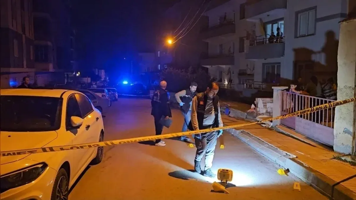 Çorum'da Apartman Dairesine Pompalı Tüfekle Saldırı: Camlar Hasar Gördü Çorum'da Apartman Dairesine Pompalı Tüfekle Saldırı: Camlar Hasar Gördü
