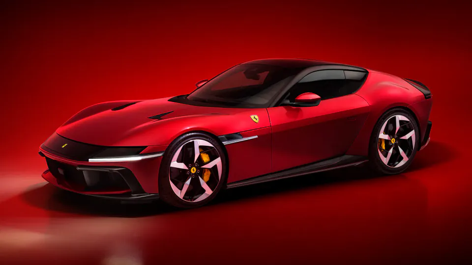 Ferrari'nin 'Kusursuzluk' İmajı Sarsılıyor: Dijital Yazılım Sancıları görseli