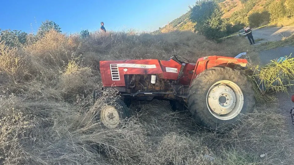 Manisa'da traktör devrildi: 56 yaşındaki çiftçi hayatını kaybetti görseli