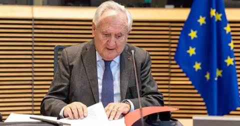 Eski Fransa Başbakanı Raffarin'in Makam Aracıyla Kazası Tartışma Yarattı