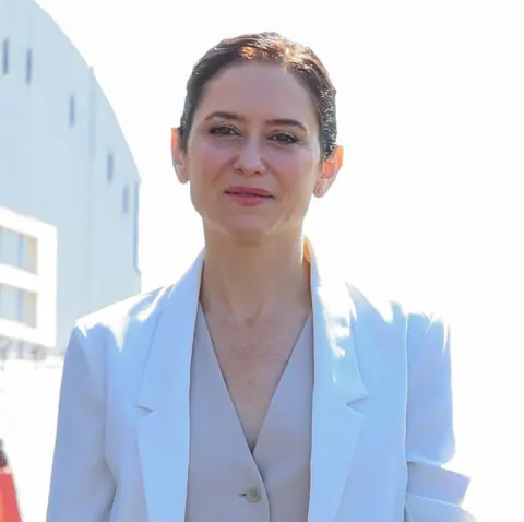 Madrid Başkanı Isabel Díaz Ayuso'dan Ezber Bozan Stil: Spor Şıklıkta Yeni Trend