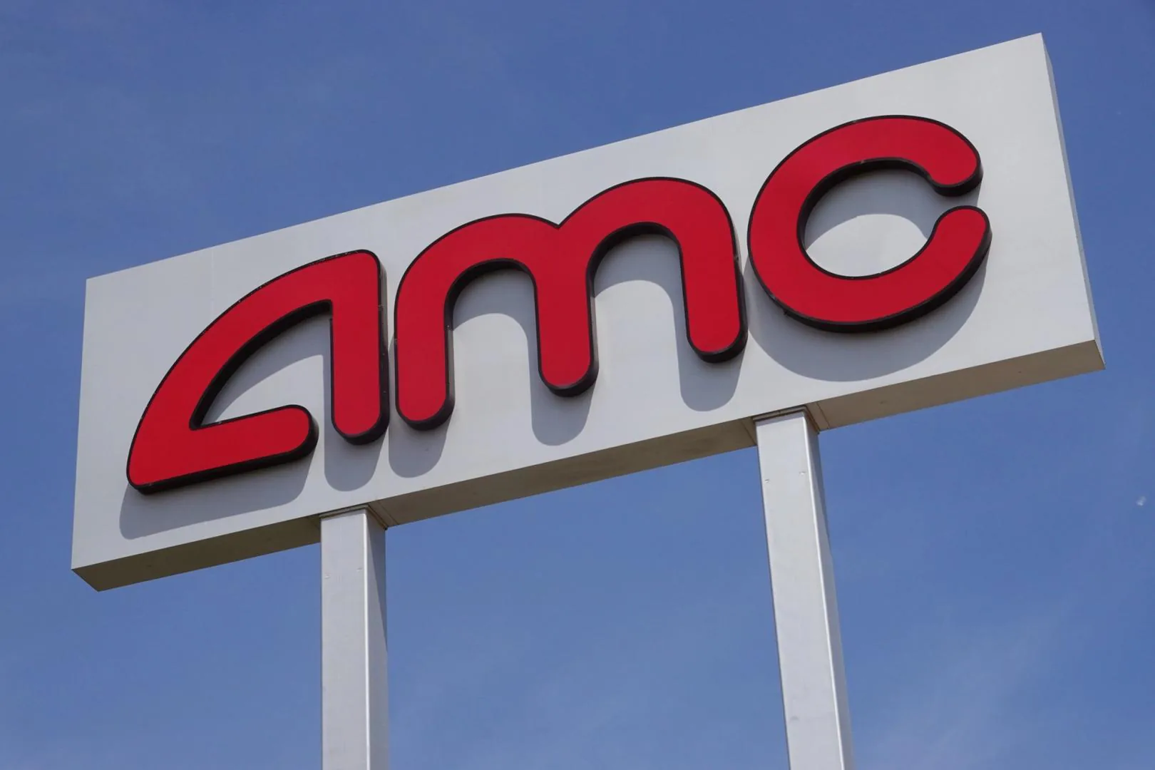 AMC CEO'su Aron, Robinhood'un Tokenize Hisse Hamlesini Reddetti: 'Hiçbir Bağımız Yok' AMC CEO'su Aron, Robinhood'un Tokenize Hisse Hamlesini Reddetti: 'Hiçbir Bağımız Yok'