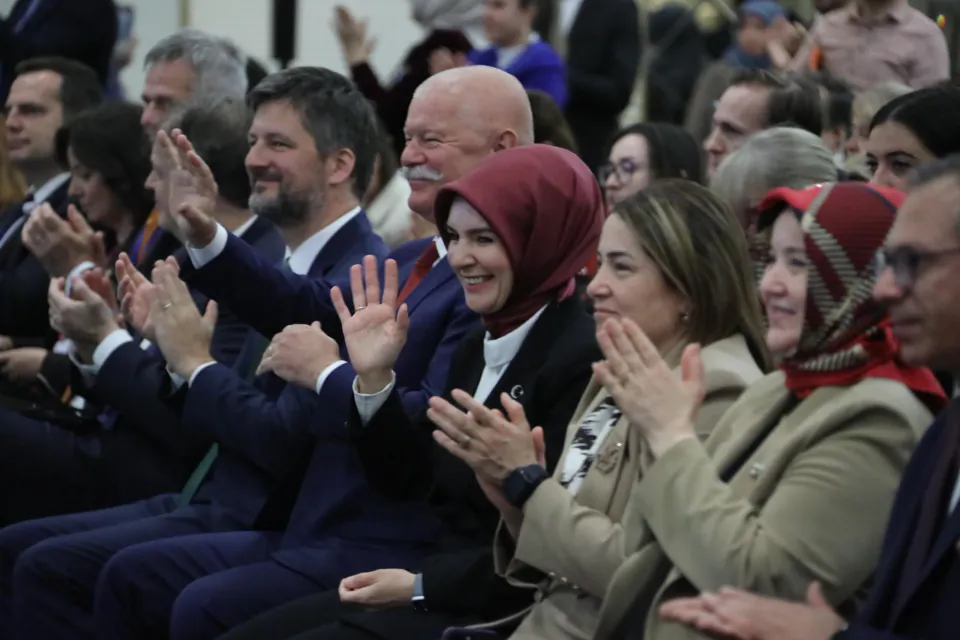 Macaristan'ın Nüfus Artırma Politikası: Aile Teşvikleri Gerçekten İşe Yaradı mı? görseli