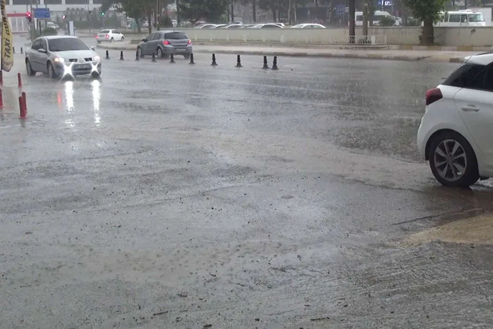 Meteoroloji'den İstanbul İçin Gök Gürültülü Sağanak Yağış Uyarısı görseli
