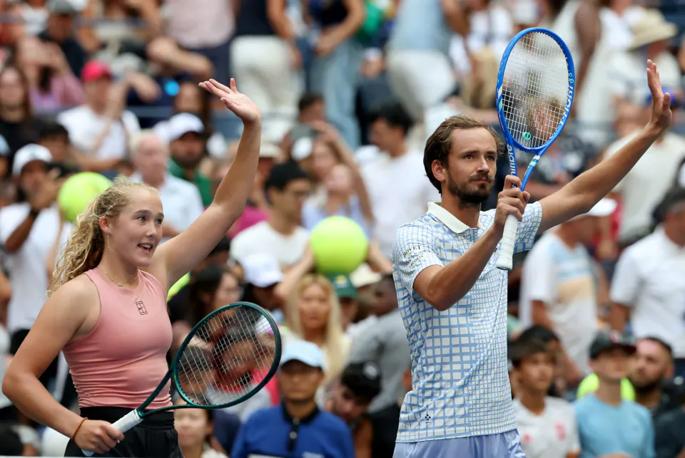 Rusya'da 'Medvedev' Hareketliliği: Ermenistan Krizi ve Wimbledon Heyecanı görseli