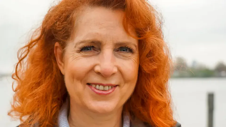 Monica Lierhaus evde düştü bacağını kırdı: Ekim'de ekrana dönüş planı bozulmadı görseli