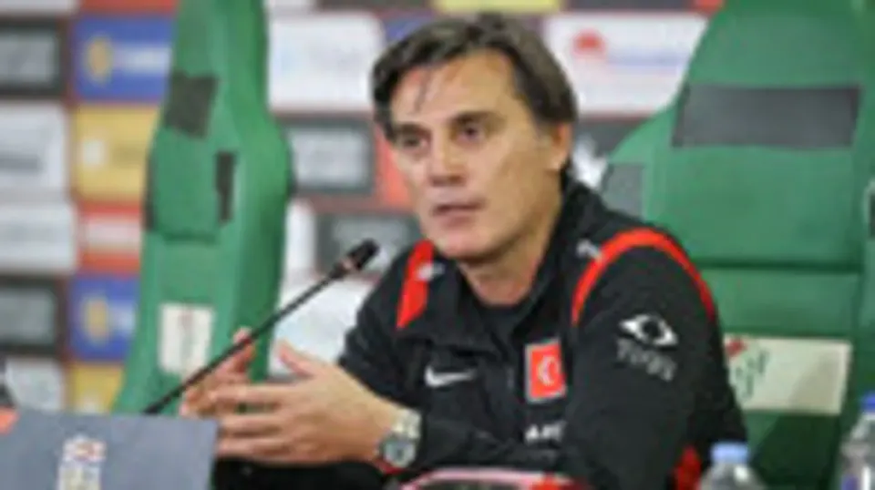 Montella, Belçika maçı öncesi futbolcuları savundu: "Baskı bende, onları hedef almayın" görseli