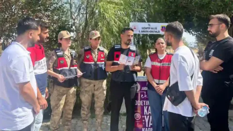 Gaziantep'te Jandarmadan 213 Öğrenciye Terörle Mücadele ve KADES Eğitimi