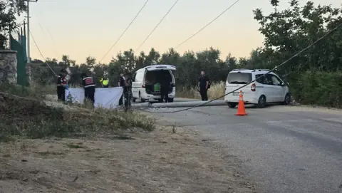 Bursa'da feci olay: Kazaya yardım etmek isteyen genç akıma kapıldı