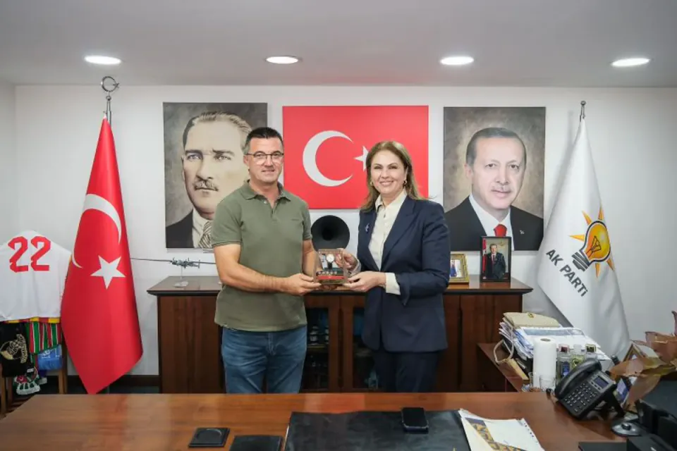 EGD'den AK Parti'ye 25. Yıl Ziyareti: Gazetecilerin Çalışma Koşulları Masada görseli