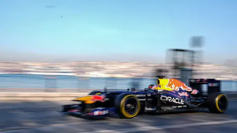 Kianu Reeves ve Formula 1 Dünyasında Dev İş Birliği Kianu Reeves ve Formula 1 Dünyasında Dev İş Birliği