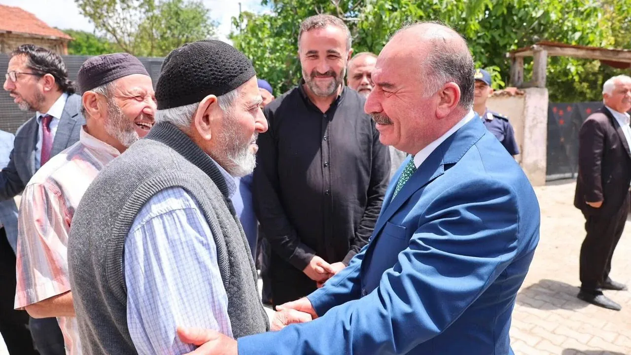 Vali Ali Çalgan Mecitözü Alören Köyü'nde Vatandaşların Taleplerini Dinledi Vali Ali Çalgan Mecitözü Alören Köyü'nde Vatandaşların Taleplerini Dinledi