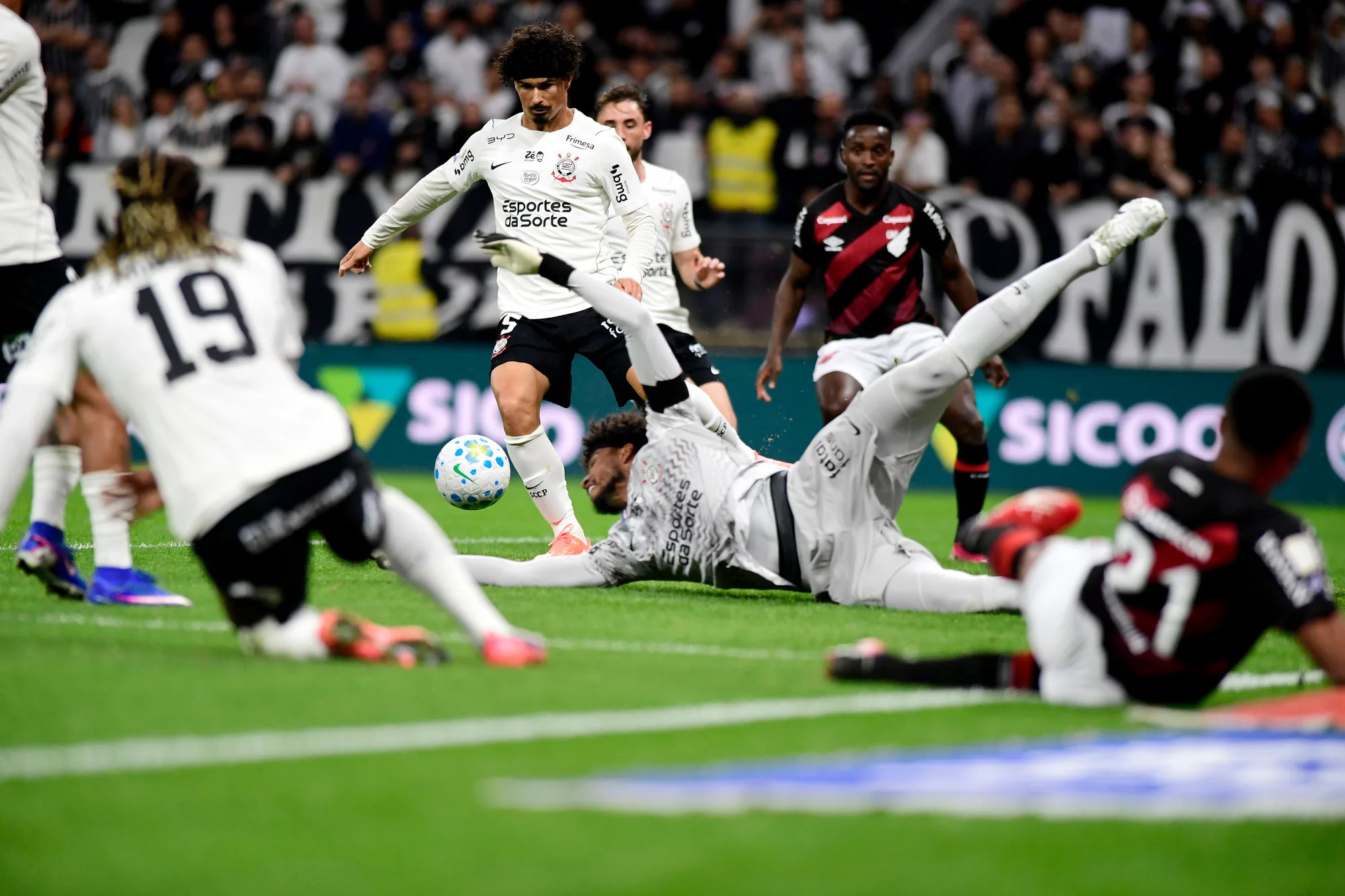 Corinthians ve Athletico-PR Maçı Brasileirão Tarihinde Rekor Kırdı Corinthians ve Athletico-PR Maçı Brasileirão Tarihinde Rekor Kırdı