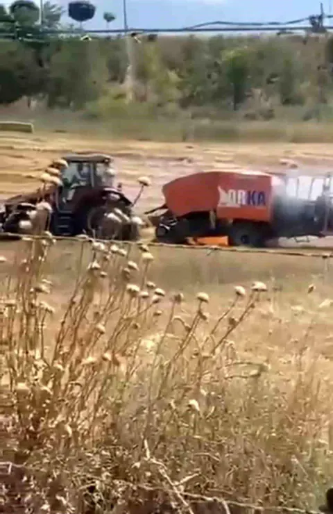 Balıkesir Savaştepe'de Korkutan Anlar: Balya Makinesindeki Yangın Tarlayı Sardı