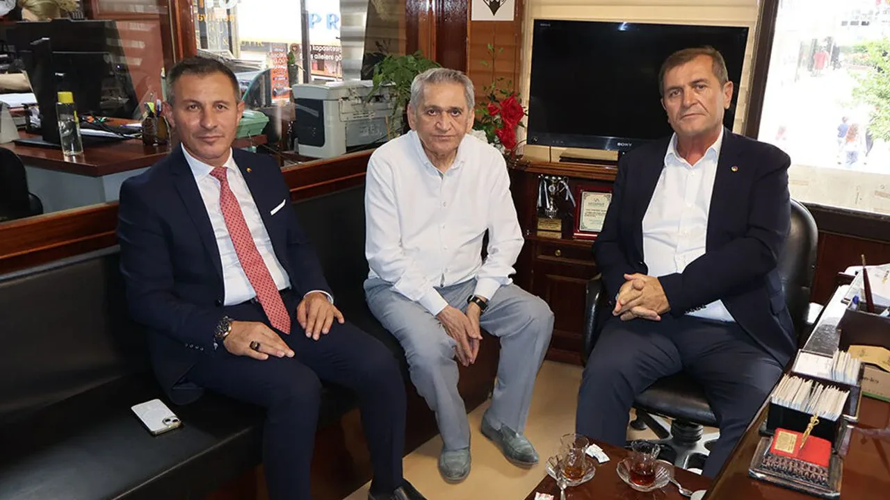 Çorum Ticaret Borsası'ndan Mehmet Yolyapar'a Başsağlığı Ziyareti Çorum Ticaret Borsası'ndan Mehmet Yolyapar'a Başsağlığı Ziyareti