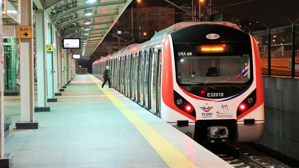 Marmaray Erenköy İstasyonu'nda üzücü olay: Seferler tek hat üzerinden sağlanıyor görseli