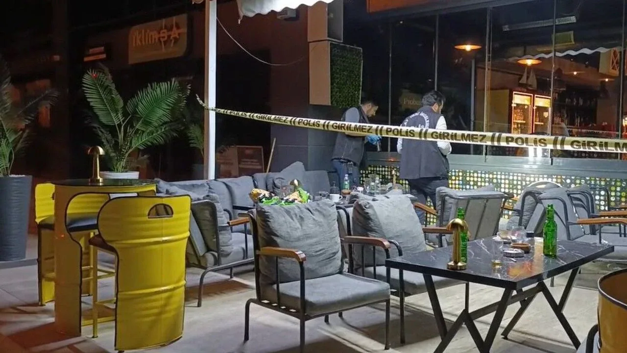 Tekirdağ Kapaklı'da Eğlence Mekanında Silahlı Kavga: 4 Yaralı Tekirdağ Kapaklı'da Eğlence Mekanında Silahlı Kavga: 4 Yaralı