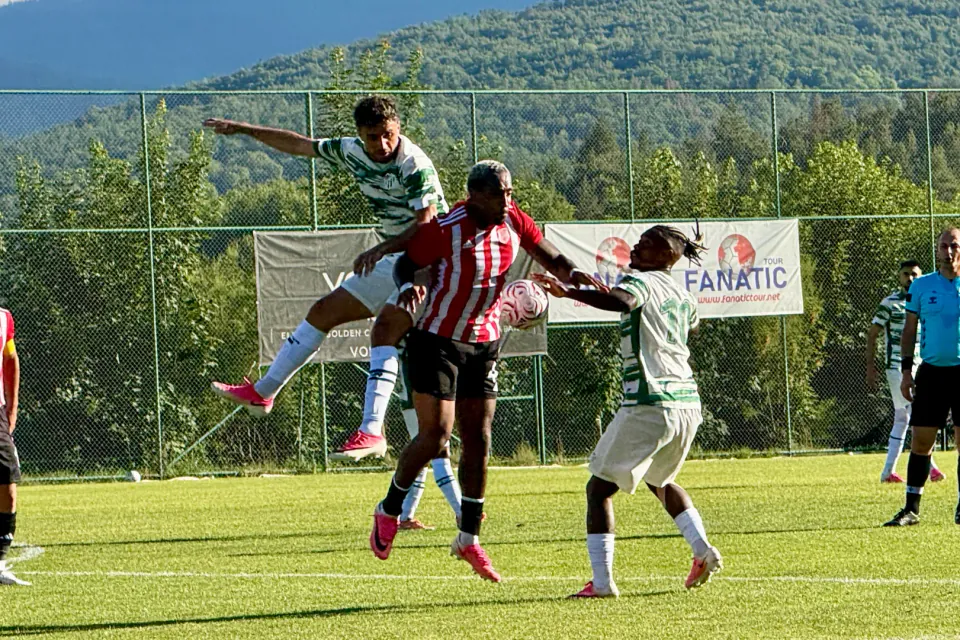 Bursaspor kampın son maçında Pendikspor ile karşılaştı: Geri dönüşle beraberlik görseli