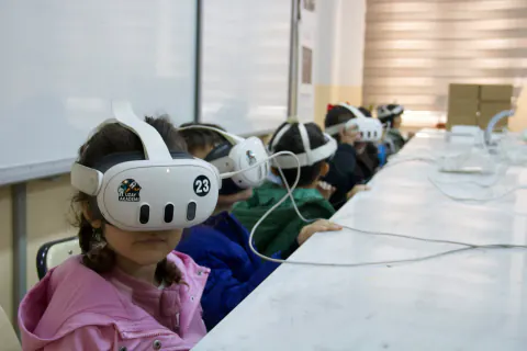 Sivas Altınyayla'da öğrenciler VR gözlüklerle uzay yolculuğu yaptı