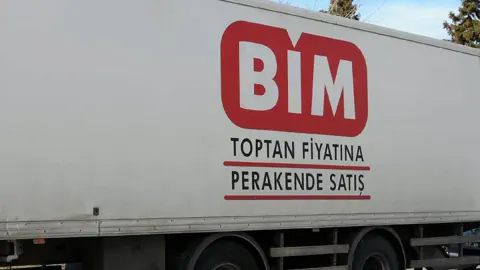 BİM'den Rekabet Kurulu açıklaması: Bir soruşturma kapandı, diğeri 50,4 milyon TL uzlaşı ile sona erdi