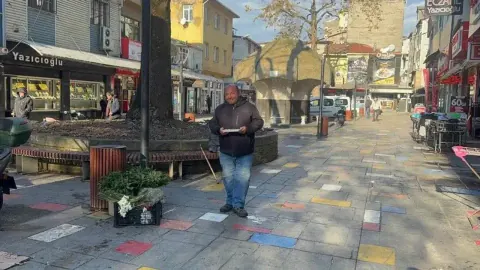Alaplı'daki engelli ayakkabı boyacısı Ankara'da merhamet ödülü aldı