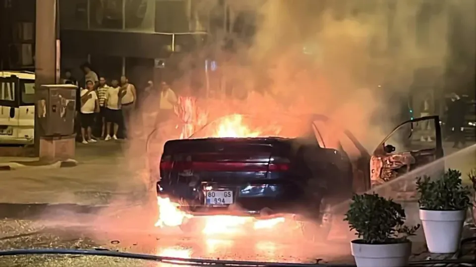 Bursa'da Korkutan Anlar: Seyir Halindeki Otomobil Alev Topuna Döndü görseli