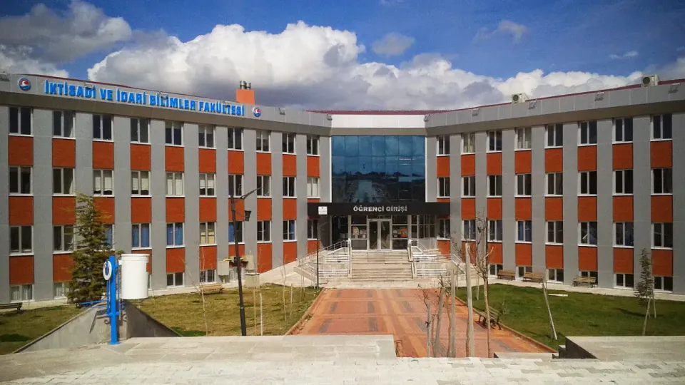 MAKÜ'den 44 Sözleşmeli Personel Alımı: Başvuru Şartları ve Tarihleri Belli Oldu görseli