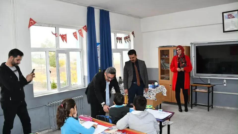 Adilcevaz Kaymakamı Özçelik köy okullarında: Eğitim fırsatları eşit olmalı görseli