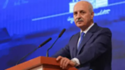Numan Kurtulmuş'tan Filenin Sultanları'na Şampiyonluk Tebriği