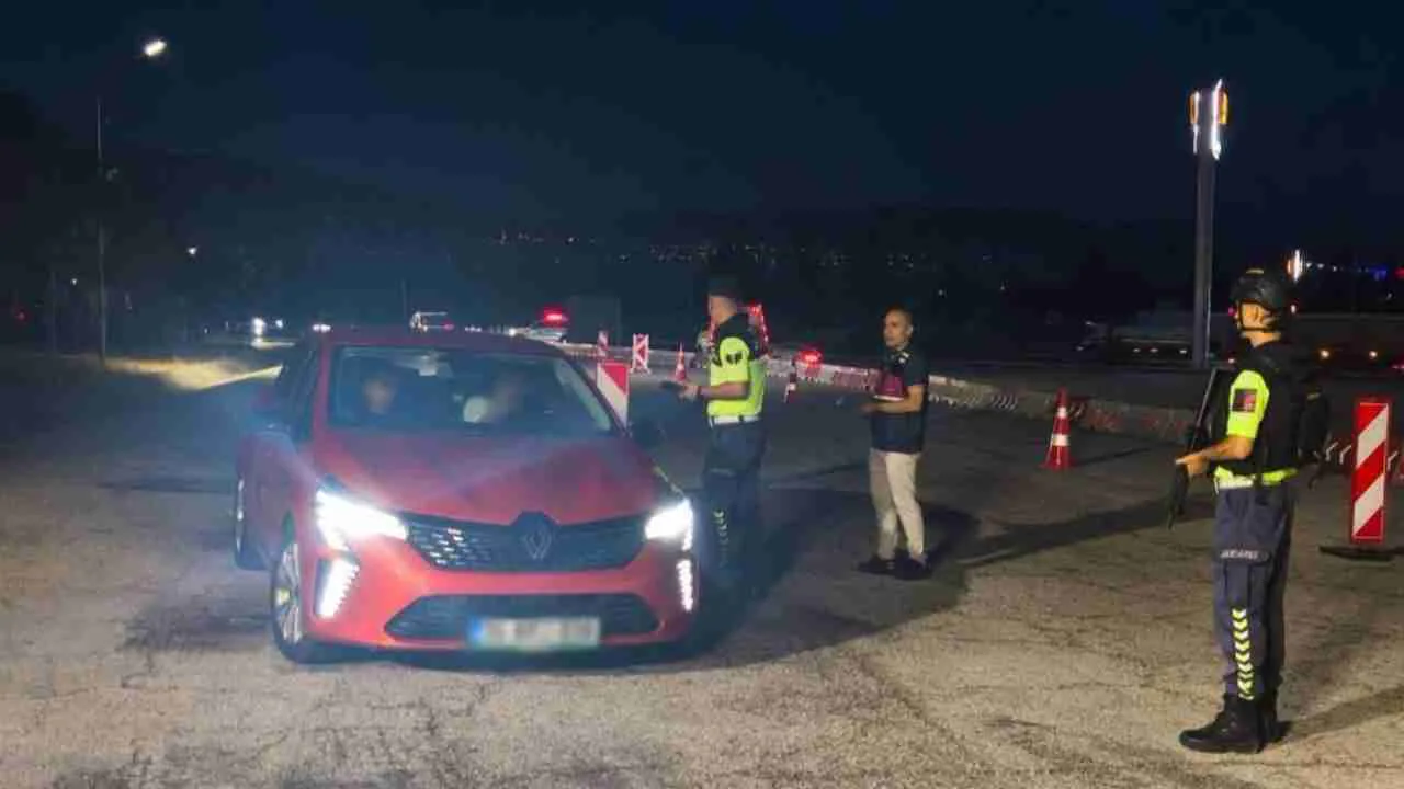 Gaziantep'te Jandarma Operasyonu: 25 Aranan Şahıs Yakalandı Gaziantep'te Jandarma Operasyonu: 25 Aranan Şahıs Yakalandı