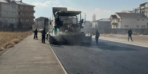 Yüksekova'da Doğalgaz Kazıları Sonrası Asfalt Seferberliği Başladı