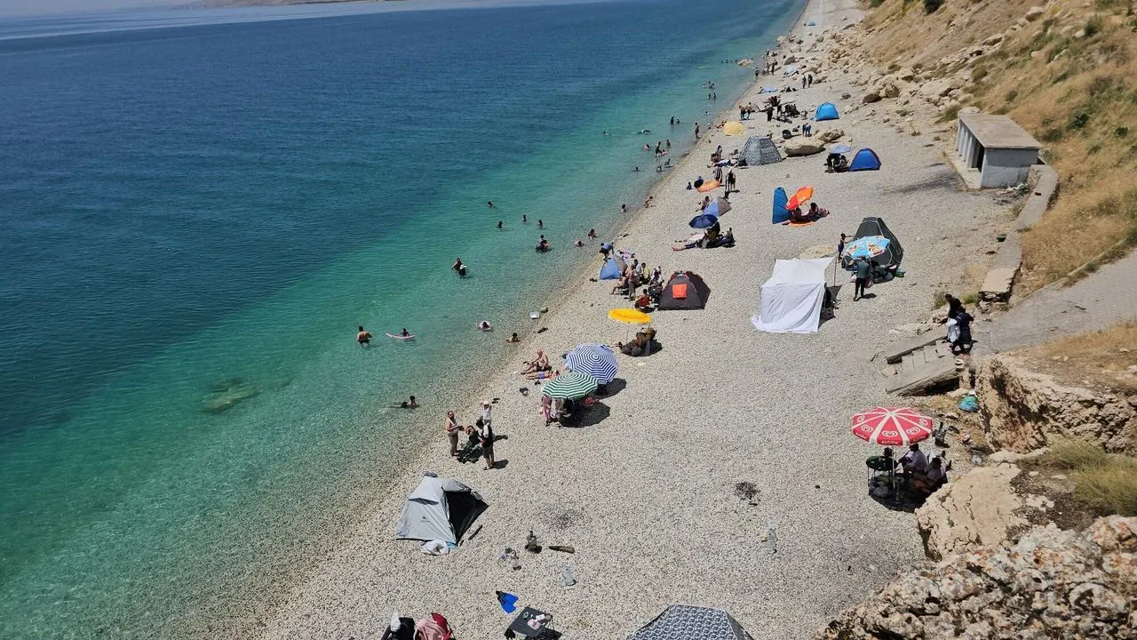 Van Gölü'nün İncisi Adilcevaz Sahilleri Yazın Turizmde Öne Çıkıyor Van Gölü'nün İncisi Adilcevaz Sahilleri Yazın Turizmde Öne Çıkıyor