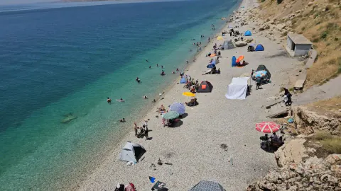 Van Gölü'nün İncisi Adilcevaz Sahilleri Yazın Turizmde Öne Çıkıyor