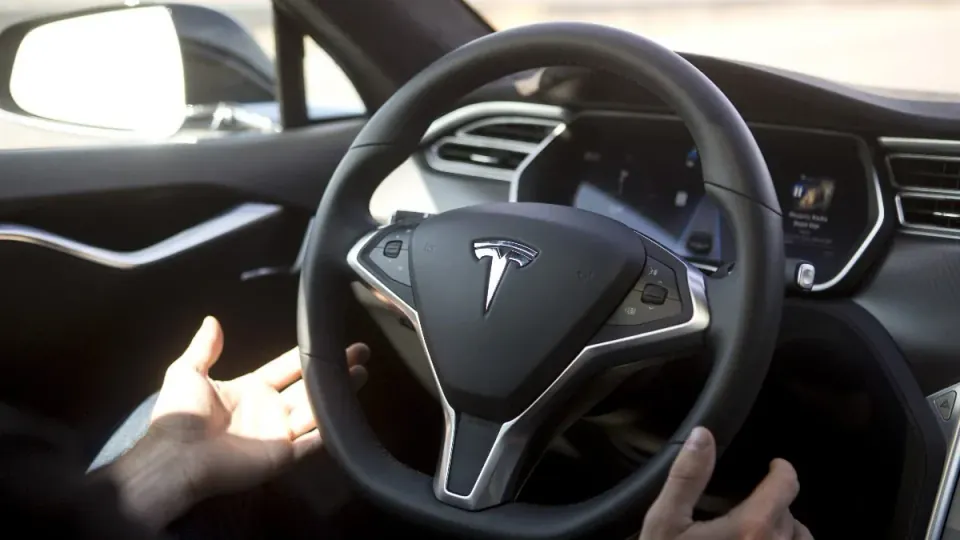 Tesla'nın Otonom Sistemi Mercek Altında: Teksas'taki Ölümlü Kaza görseli