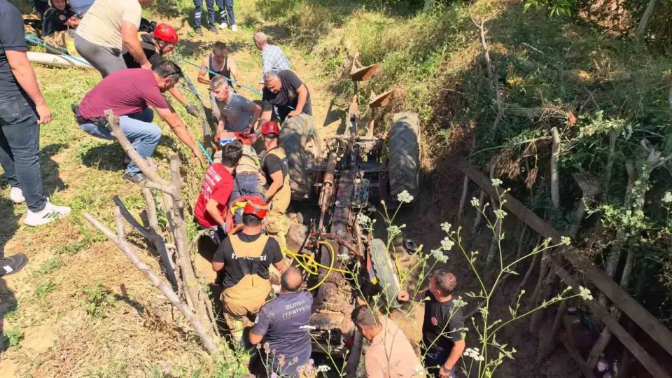 İnegöl'de Traktör Kazası: 71 Yaşındaki Dede ve İki Torunu Yaralandı görseli