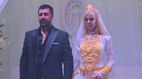 Vanlı Kara Haydar'ın düğün ziynetleri Muradiye'de ele geçirildi
