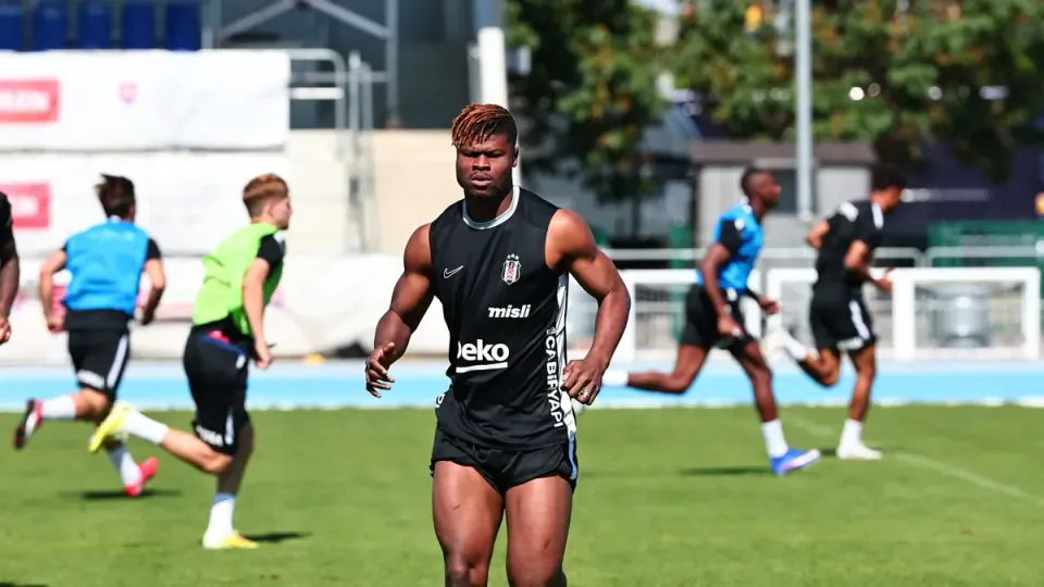 Beşiktaş'ta Emmanuel Agbadou Transferi Resmileşti görseli