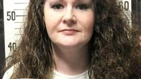 Christa Pike, bozulan idamdan 10 gün sonra hastaneden çıkıp cezaevine döndü