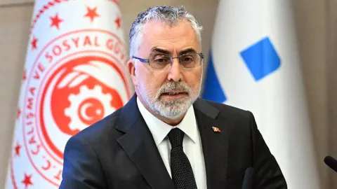 İmalat Sanayisine 3 Yılda 187,5 Milyar Lira Destek Müjdesi İmalat Sanayisine 3 Yılda 187,5 Milyar Lira Destek Müjdesi