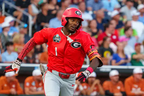 Men's College World Series'te Devlerin Savaşı: UNC ve Georgia Yolunda
