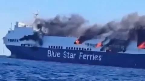 Mikonos açıklarında kargo gemisi yangını: 29 kişi tahliye edildi